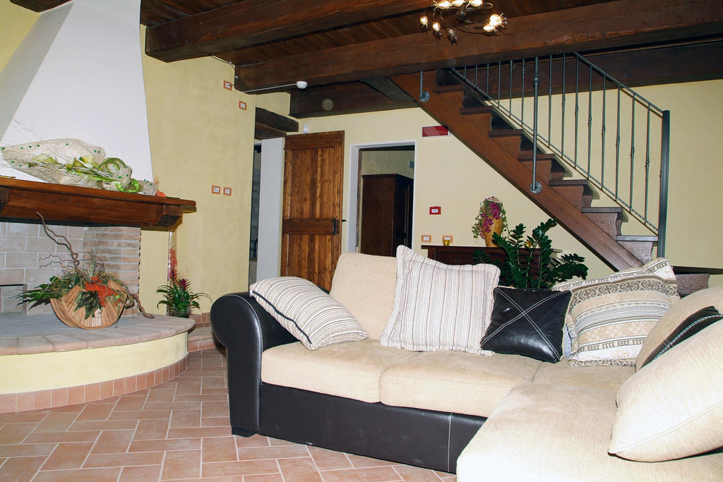 Agriturismo Il Casale ペルゴラ エクステリア 写真